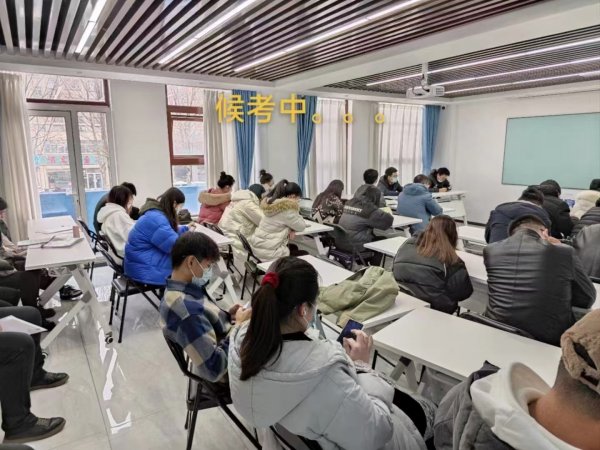 莱芜成人高考学员考场候考